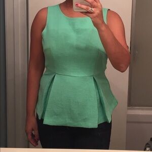 ⬇️ Green Peplum Top